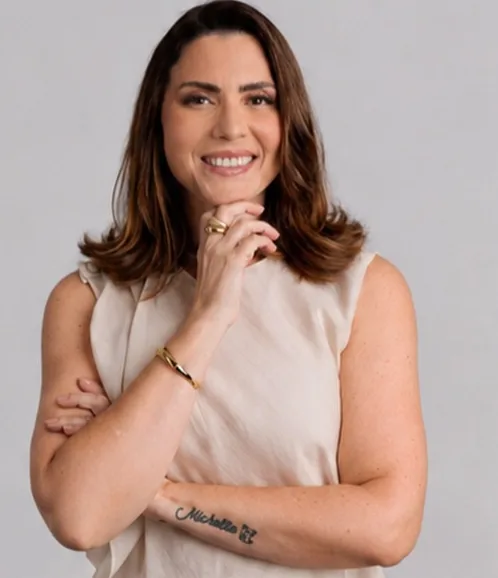 Mikaele Thé, nutricionista, sorrindo